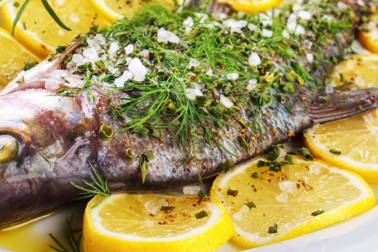 Peixe Assado no Forno com Ervas e Limão